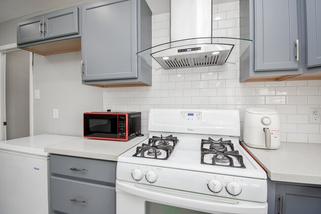 Building Photo - 6817 Hendon Ln