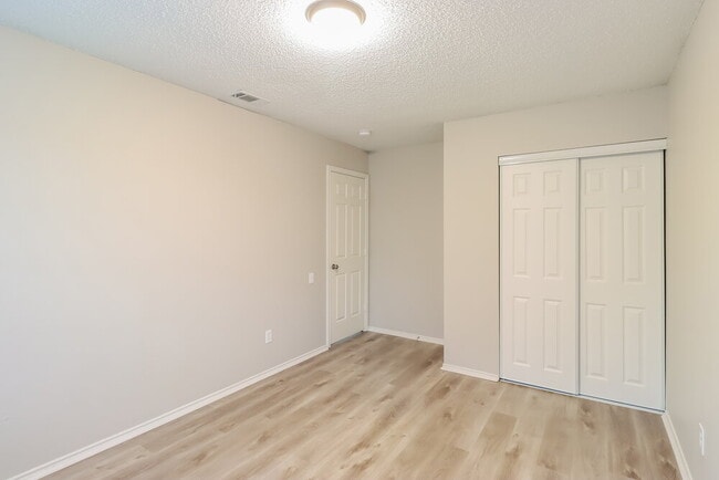 Building Photo - 427 Chancellorsville Dr