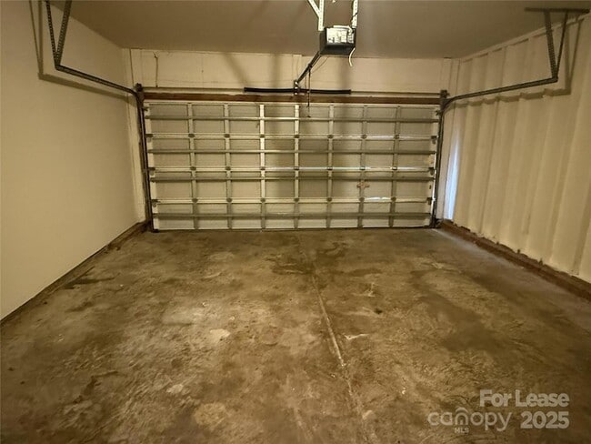 Building Photo - 1420 Ladora Dr