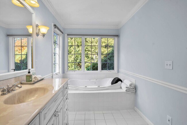 Building Photo - 1025 Peconic Bay Blvd