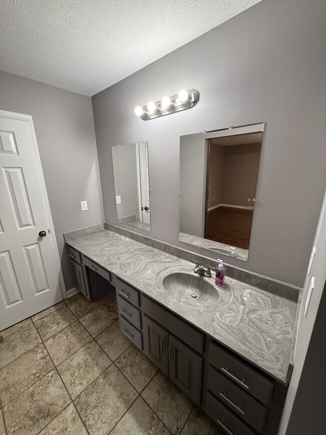 Building Photo - 3333 Tanner Rd