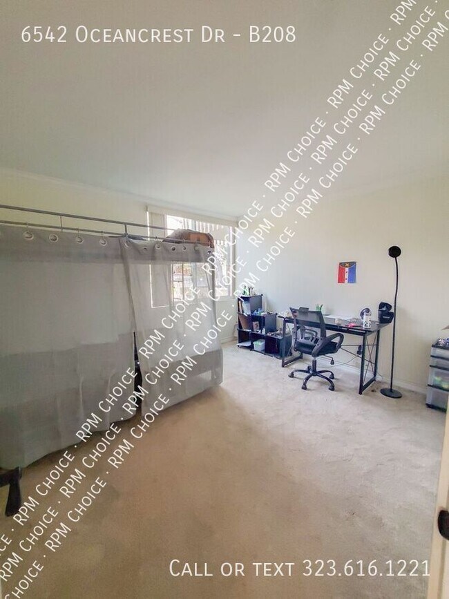 Building Photo - 6542 Ocean Crest Dr