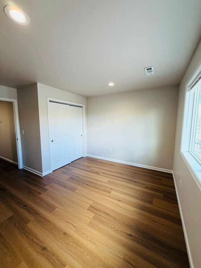 Building Photo - Well-designed 3BD/2BA newer build offers a fantastic layout with flexible living space.