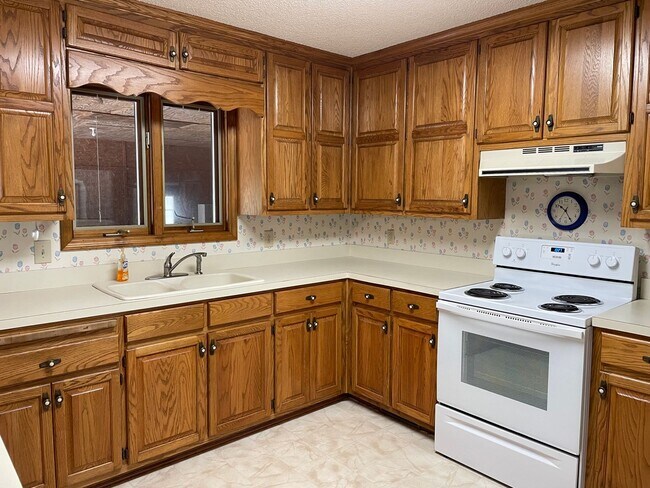 Building Photo - Three Bedroom Brick Ranch in Terrell with views of Lake Norman