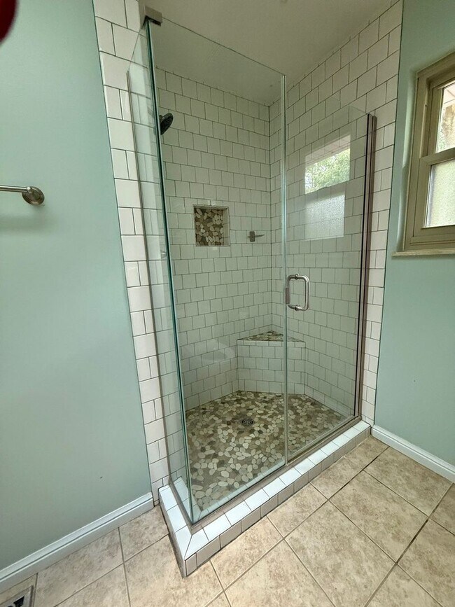 Building Photo - Available now-  4 Bedroom house in O'Fallon