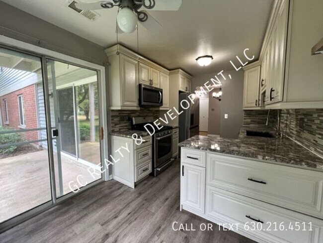 Building Photo - 2442 Charleston Dr