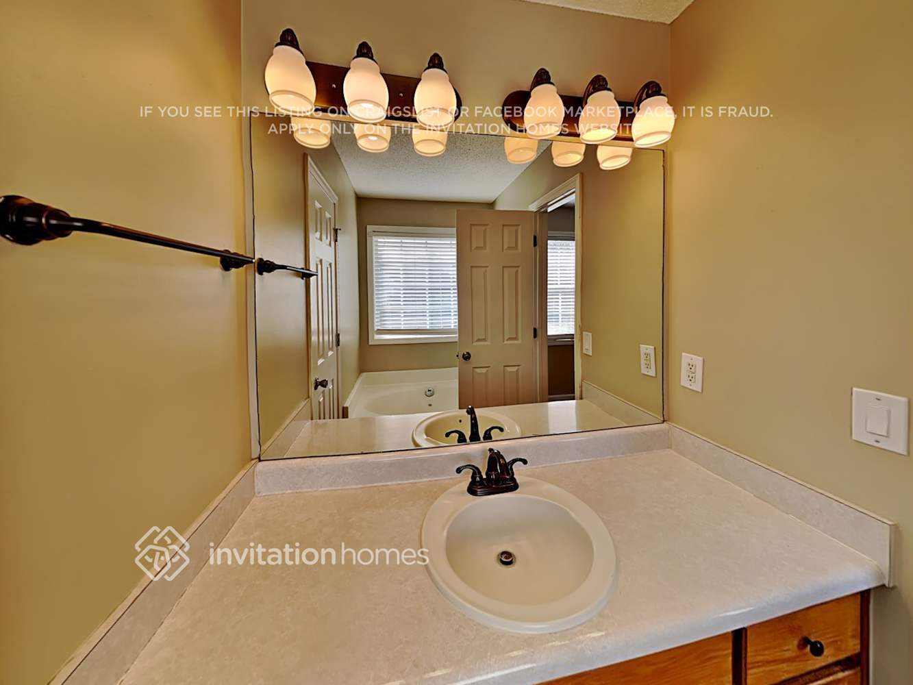 Building Photo - 25 Hedgerow Ct SE