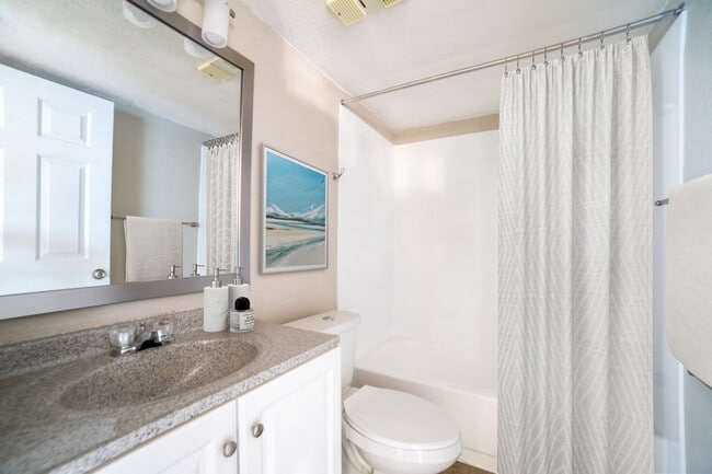 Building Photo - Lago Bello Apartment Homes