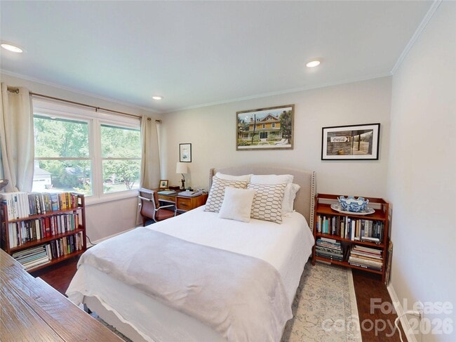 Building Photo - 640 Manhasset Rd