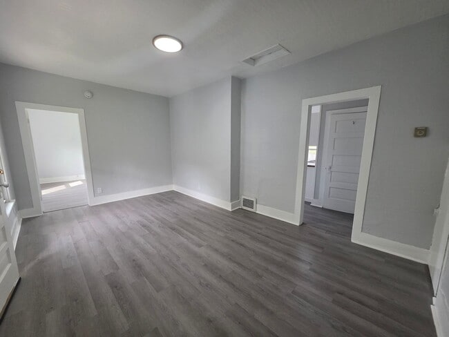 Building Photo - Kent 1 Bedroom 1 Bath (Upstairs Apartment)