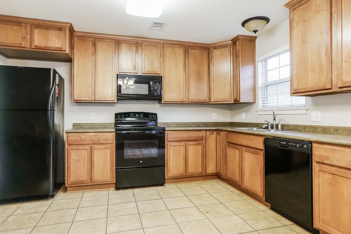 Building Photo - 1717 White Oak Ln