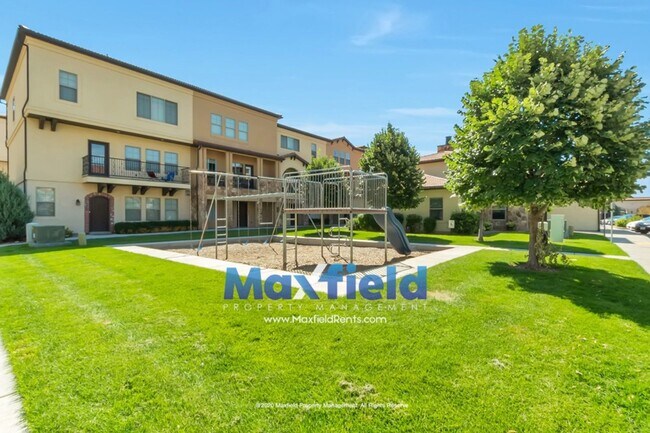 Building Photo - 3 BD + Office 2 BA 2 GA Luxury Townhouse  - Highland Utah - with High Speed Internet