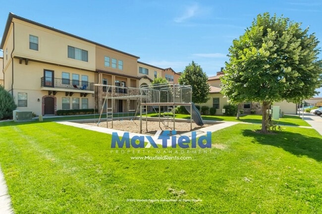 Building Photo - 3 BD + Office 2 BA 2 GA Luxury Townhouse  ...