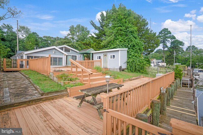 Building Photo - 9 Admiral Dr