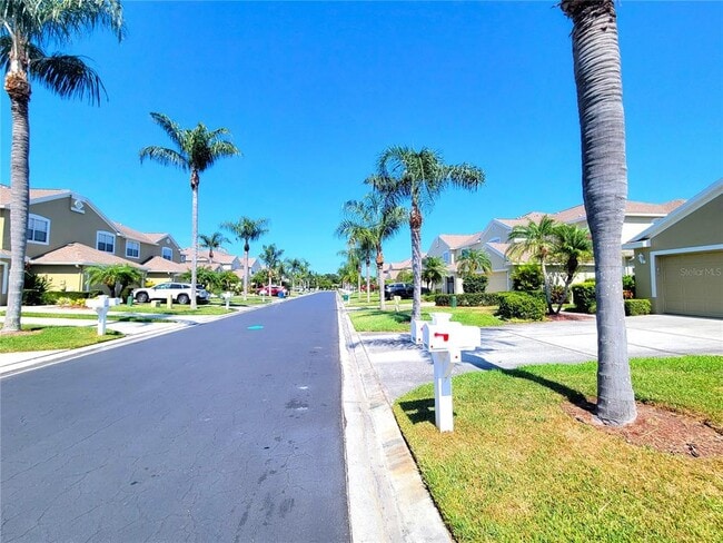 Building Photo - 11237 Kapok Grand Cir