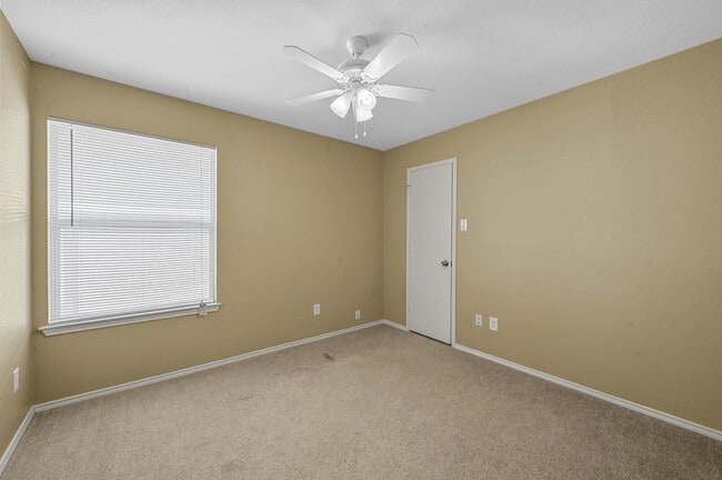 Building Photo - 9229 Chesapeake Ln