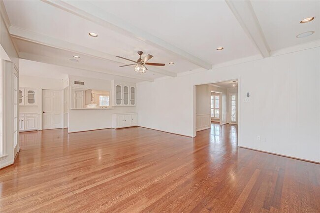Building Photo - 12419 Huntingwick Dr