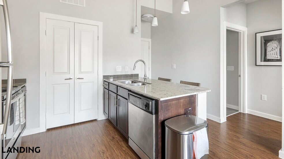 Building Photo - 4300 Cromwell Dr