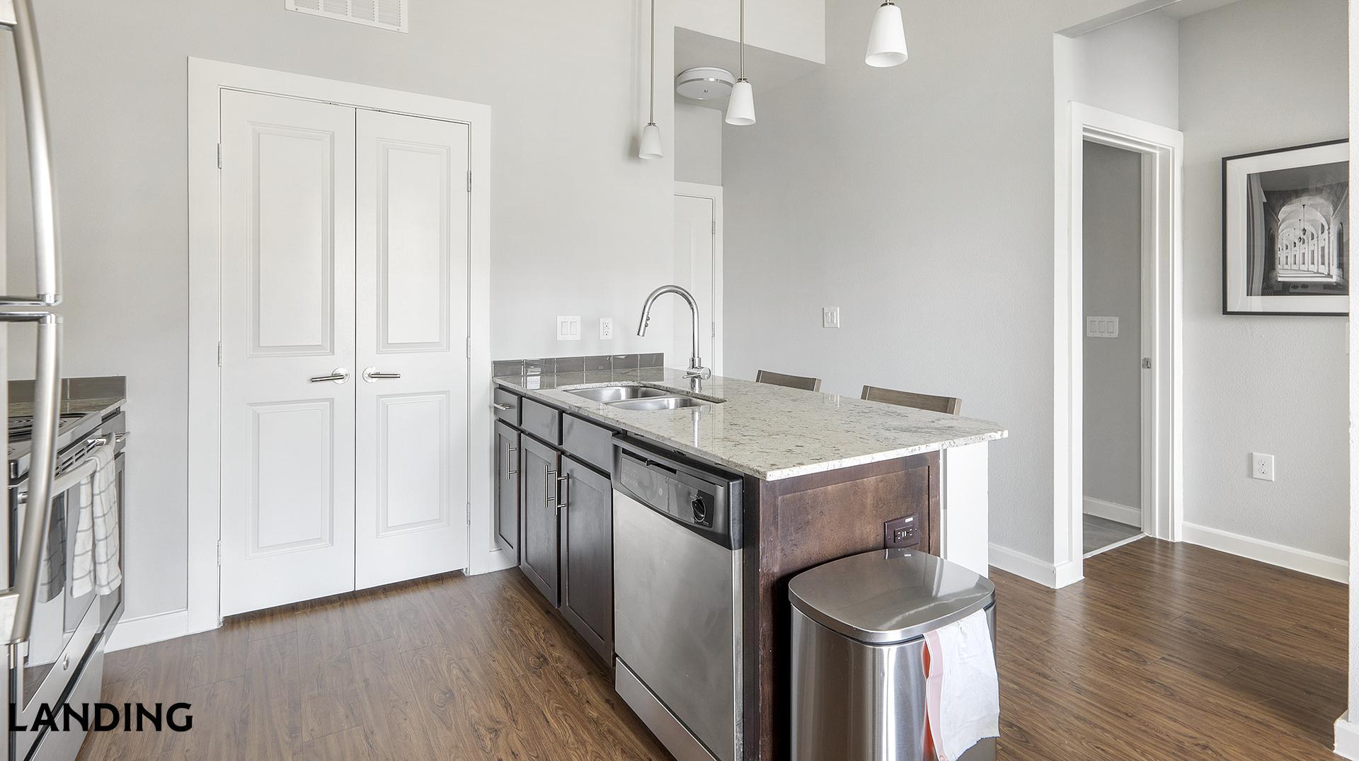 Building Photo - 4300 Cromwell Dr