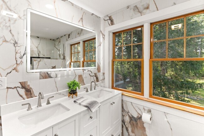 Building Photo - 98 Union St