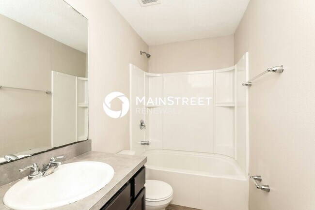Building Photo - 3 Bedroom Pet-Friendly Home in Jacksonville, FL with Main Street Renewal