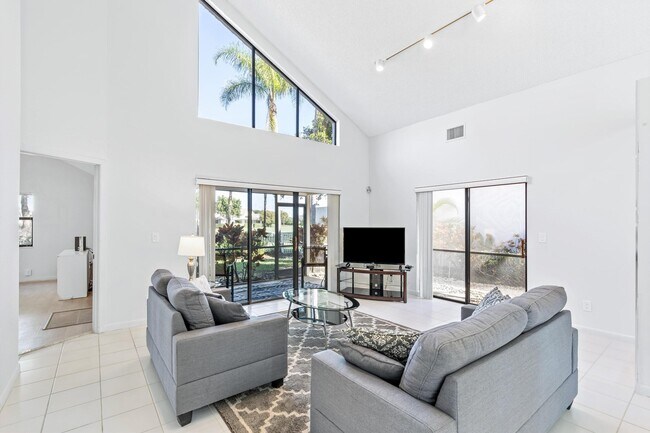 Building Photo - 5101 Via De Amalfi Dr