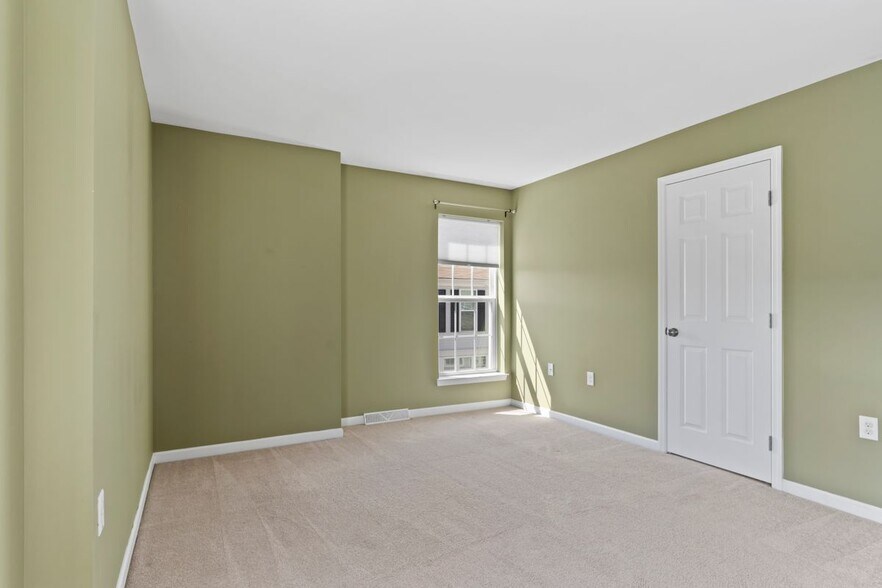 Building Photo - 3030 Meridian Cmns