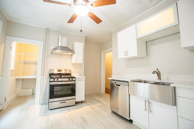 Building Photo - 27 Ashford St