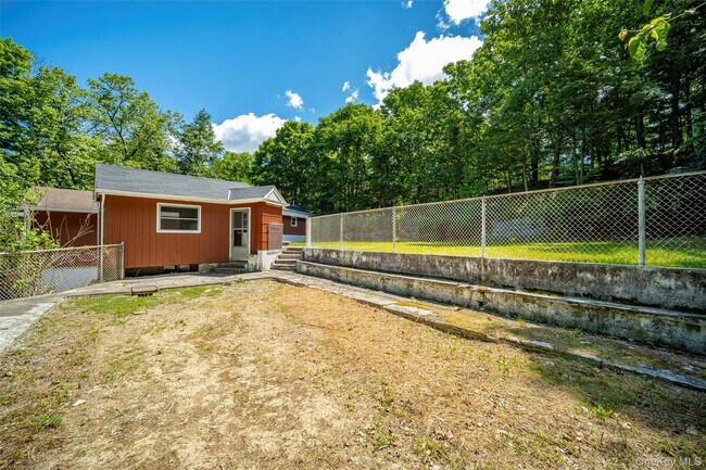 Building Photo - 219 Benedict Rd