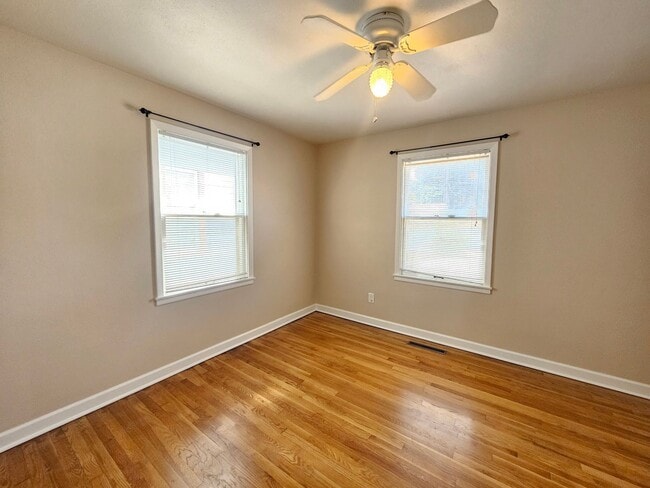 Building Photo - $1,700 - 2 Bed / 1 Bath Charming Rancher H...
