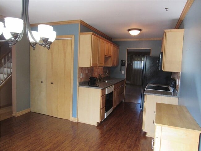 Building Photo - 105 Sarah Ln