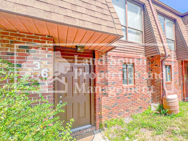 Primary Photo - 1836 N Crystal Lake Dr