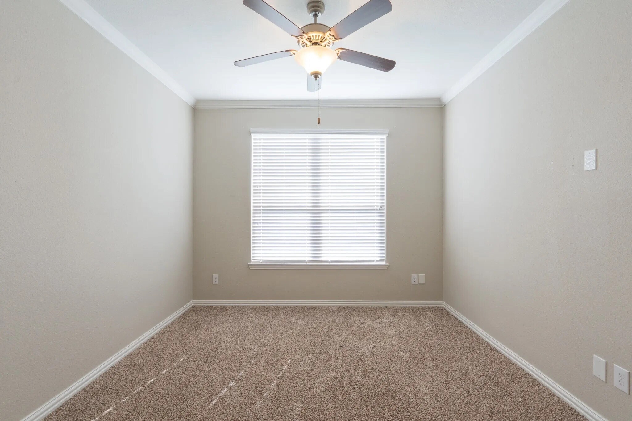 Building Photo - Room in House on Zanna Grace Way