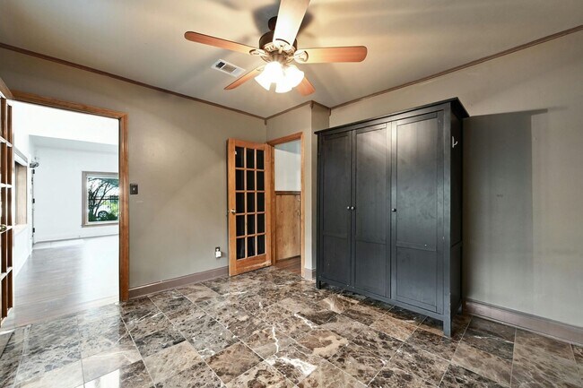 Building Photo - 2829 San Gabriel St