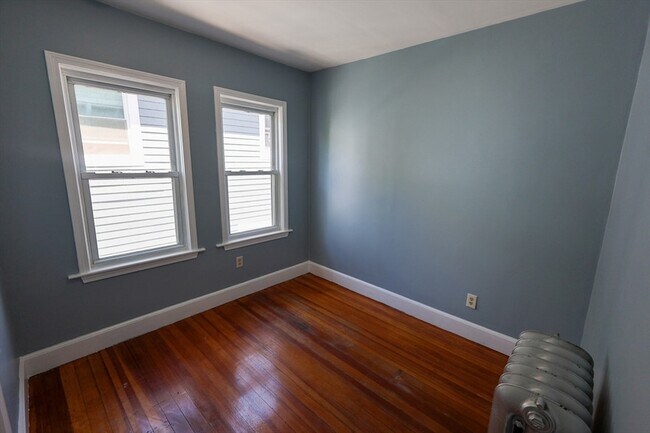 Building Photo - 7 Gayland St