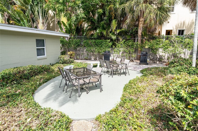 Building Photo - 3230 NE 13th St