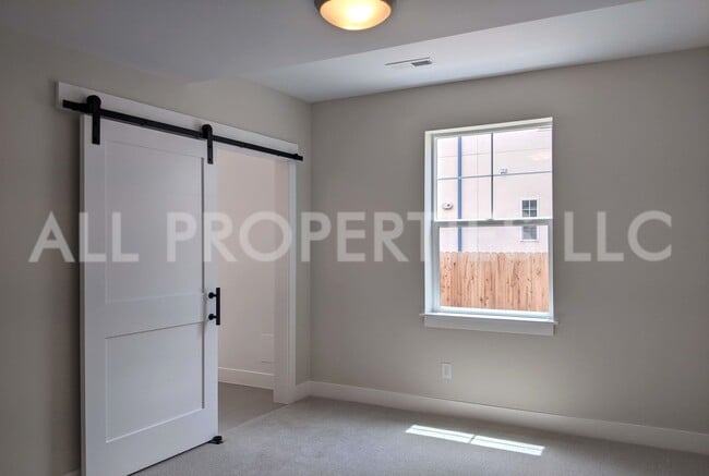 Building Photo - 8048 W 52nd Ln
