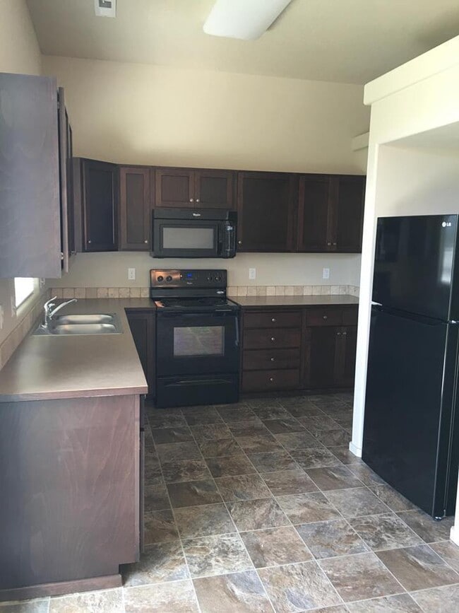 Building Photo - RANCH STYLE DUPLEX (P#107)