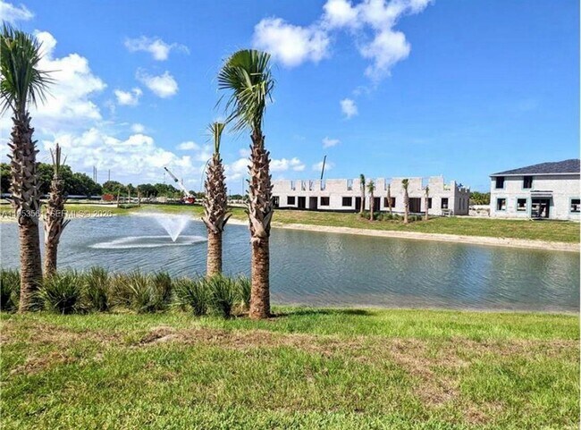 Building Photo - 5629 Mentmore Dr