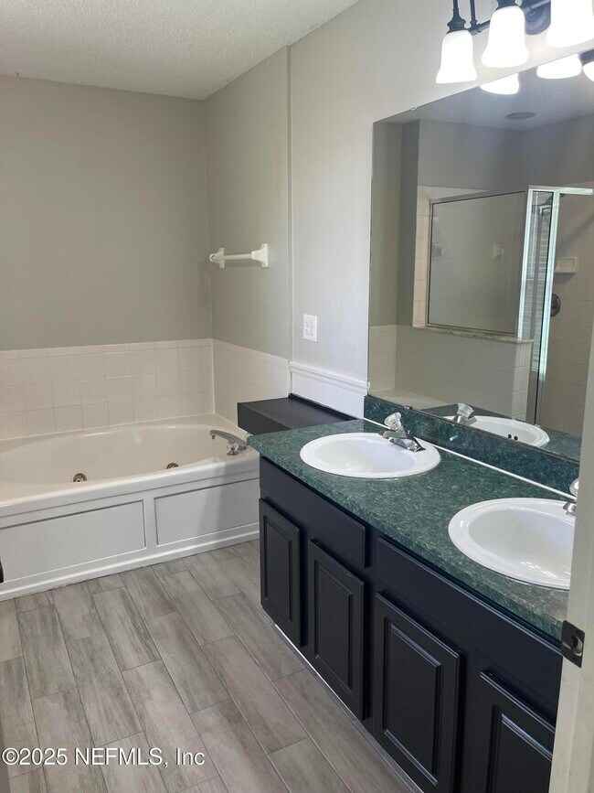 Building Photo - 1751 Hawkins Cove Dr E