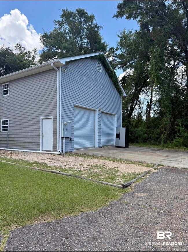 Building Photo - 18786 Hillside Dr