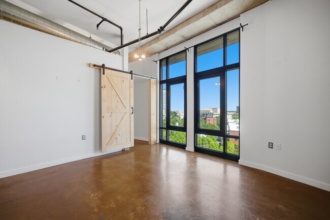 Building Photo - 415 St Pauls Blvd