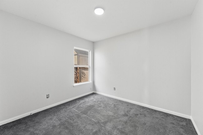 Building Photo - 7010 Dahlia Rd