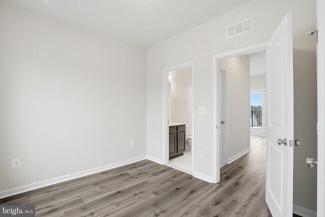 Building Photo - 14325 Potomac Heights Ln