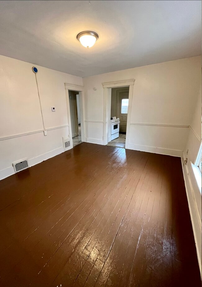 Building Photo - 590 Schiller Ave