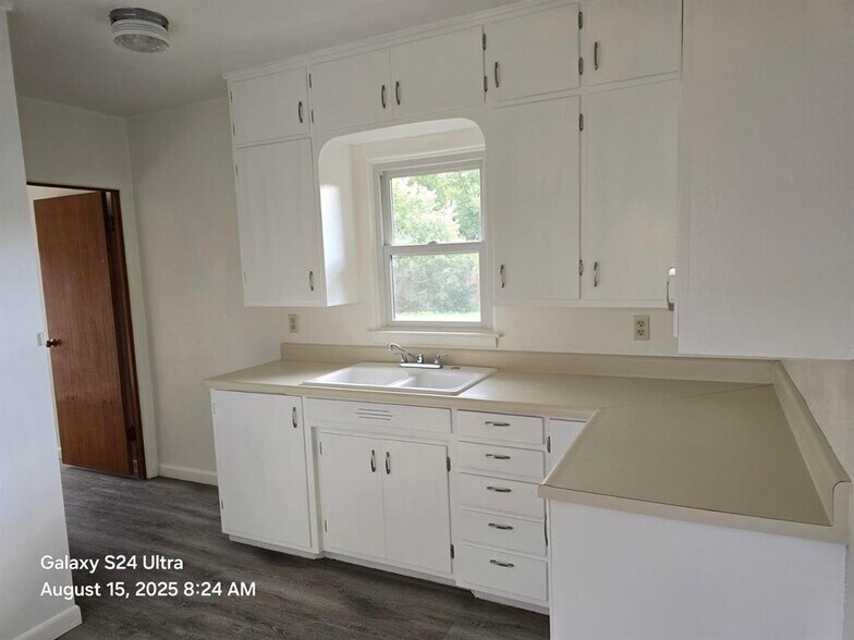 Building Photo - 1634 King St