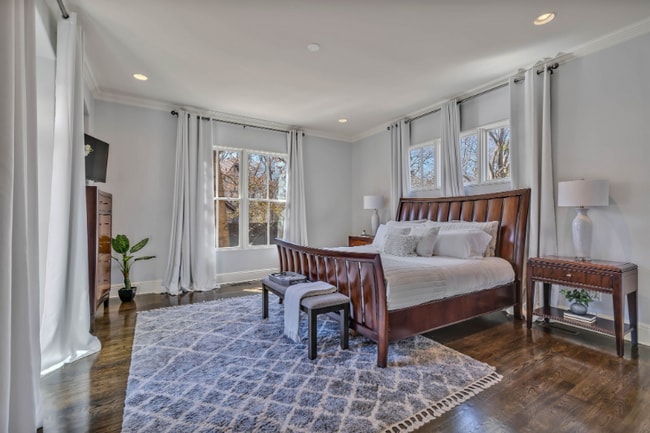 Building Photo - 1127 Glendale Ln