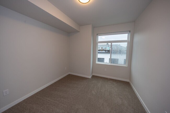 Building Photo - Brand New! - 2 Bedr in Gated Community - Free xfinity Internet