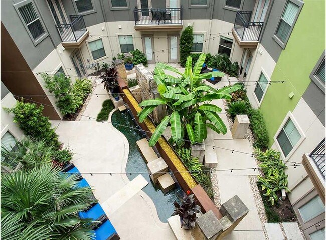 Building Photo - 302 N Lamar Blvd