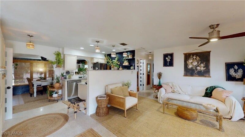 Building Photo - 5216 Versailles Ct